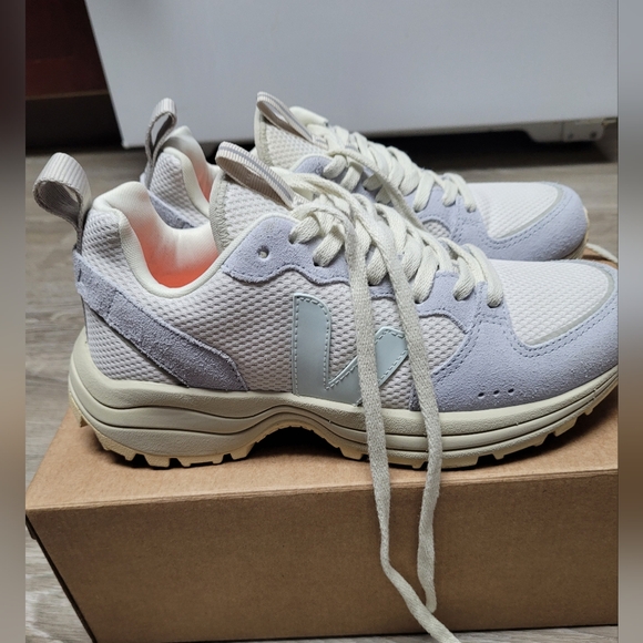 AuthenticVejaBrandShoes - Picture 2 of 14